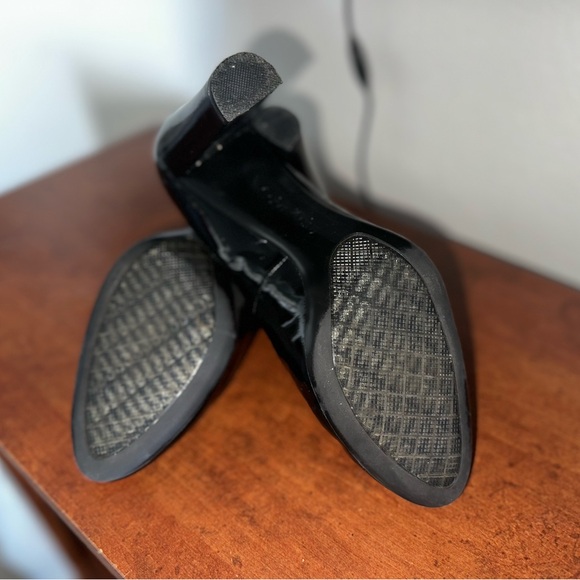 Calvin Klein black patent leather pumps size 9 - Picture 11 of 12